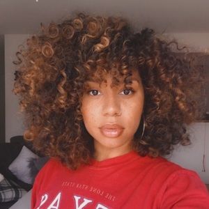 Meet your Posher, Alexis